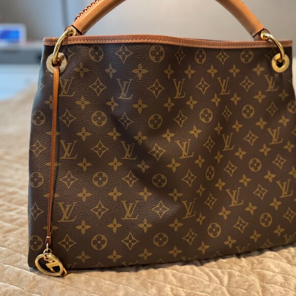 Louis Vuitton 'Artsy' LIKE NEW! - Picture 6 of 7